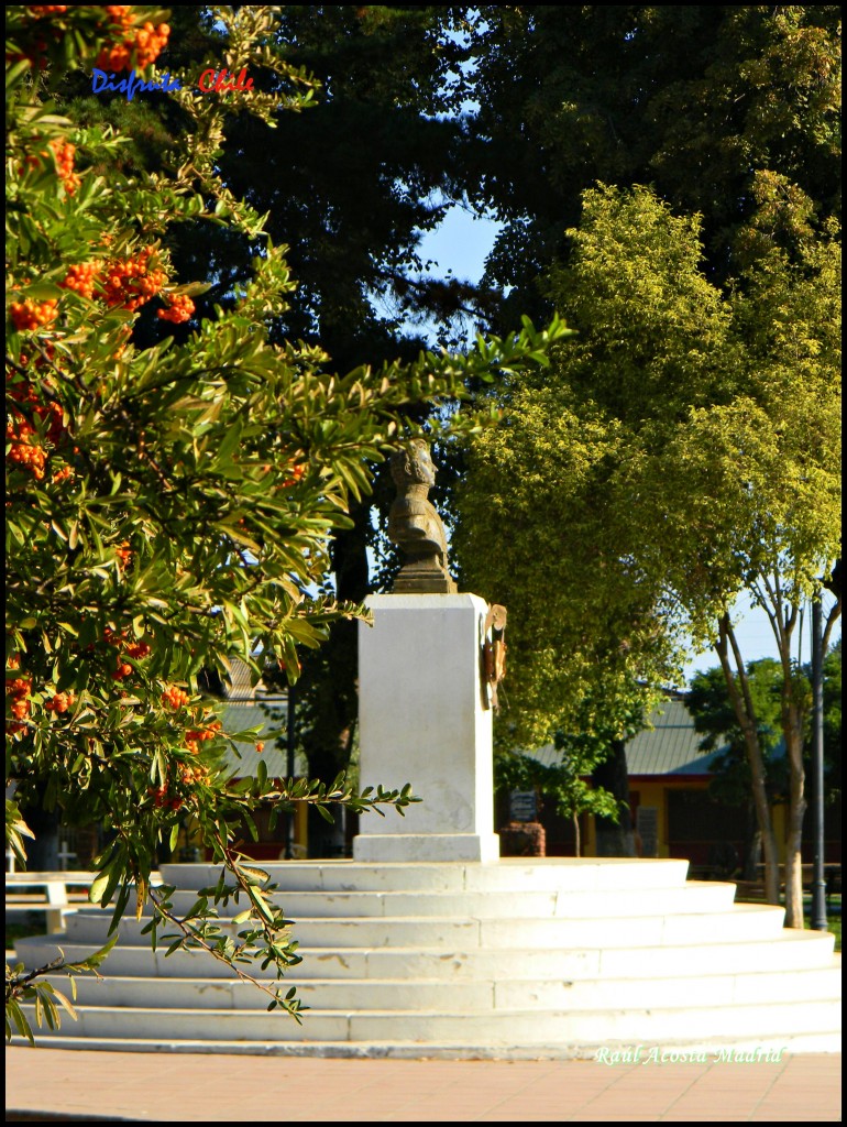 Foto: Monumento a O'Higgins en Plaza de Armas - Graneros (Libertador General Bernardo OʼHiggins), Chile
