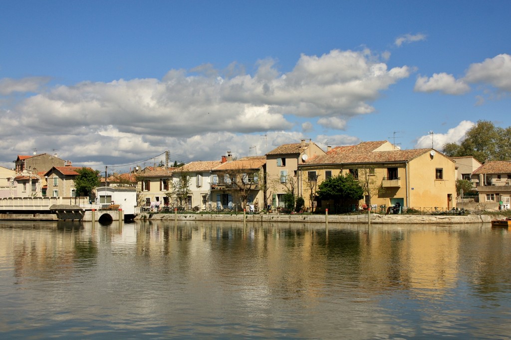 Foto: Canales de la ciudad - Aigues-Mortes (Languedoc-Roussillon), Francia