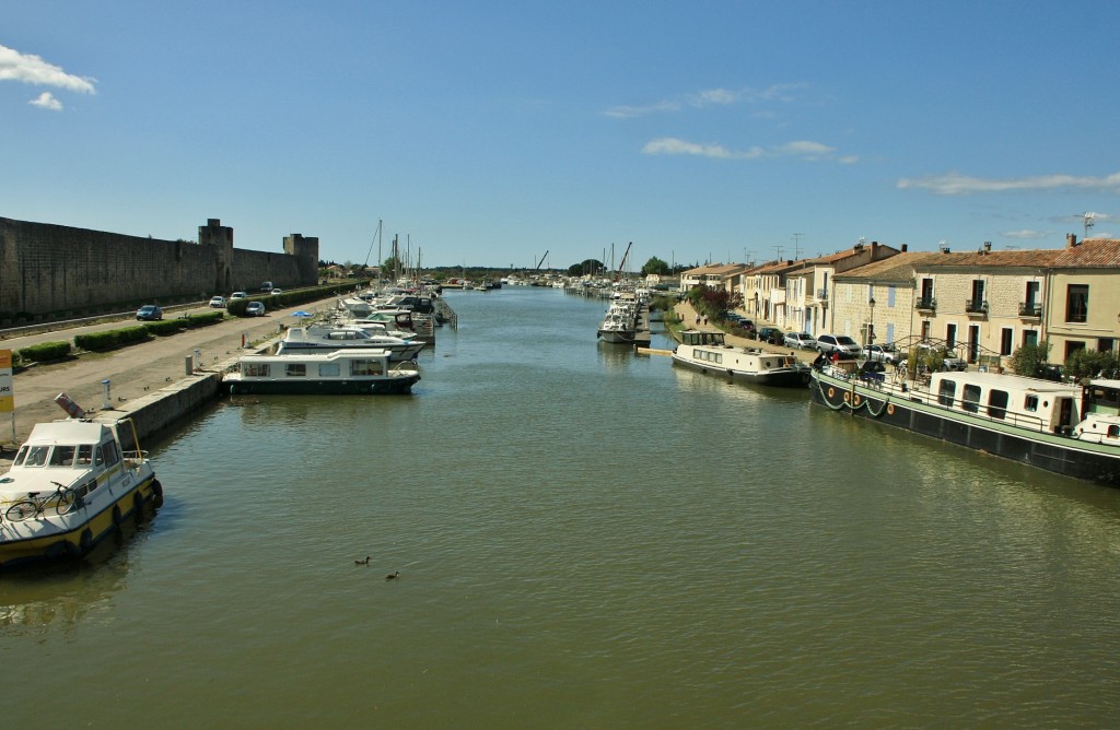 Foto: Canales de la ciudad - Aigues-Mortes (Languedoc-Roussillon), Francia