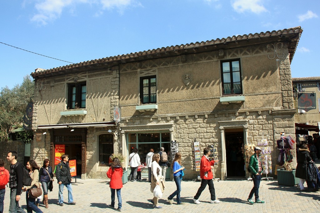 Foto: Interior de la ciudad medieval - Carcassonne (Languedoc-Roussillon), Francia