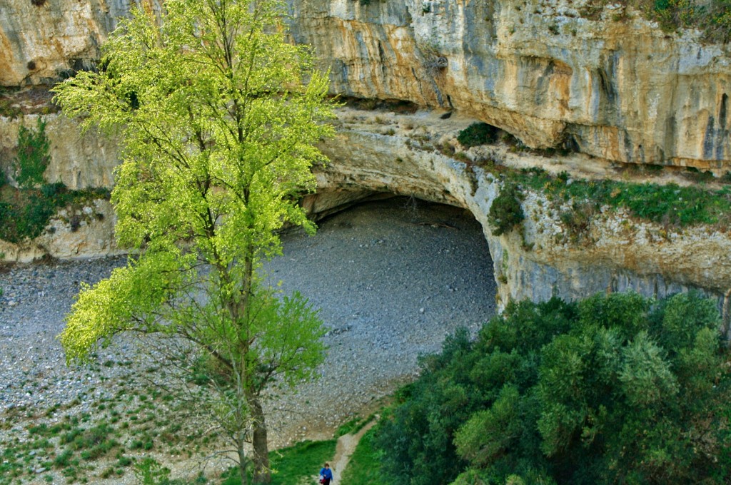 Foto: Cueva bajo el pueblo - Minerve (Languedoc-Roussillon), Francia