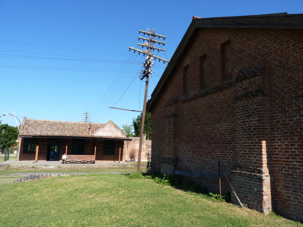 Foto: Estación de tren - Uribelarrea (Buenos Aires), Argentina