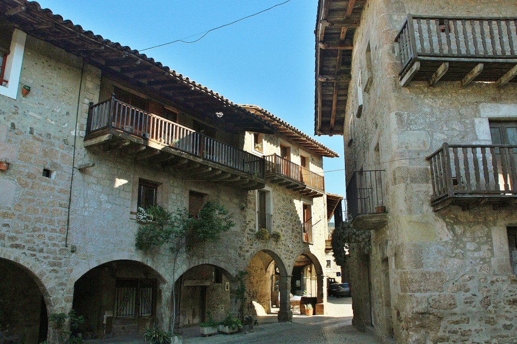 Foto: Recinto medieval - Santa Pau (Girona), España