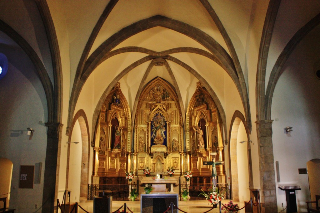Foto: Interior de la iglesia - Santa Pau (Girona), España