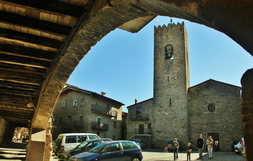 Foto: Recinto medieval - Santa Pau (Girona), España