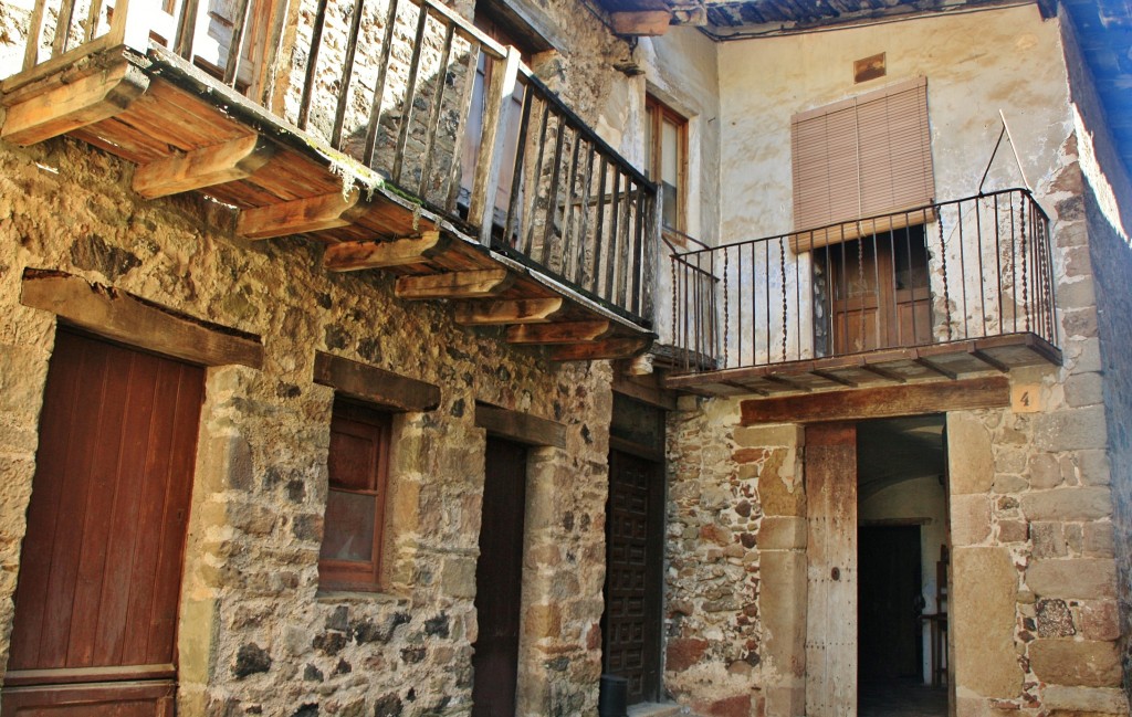 Foto: Recinto medieval - Santa Pau (Girona), España