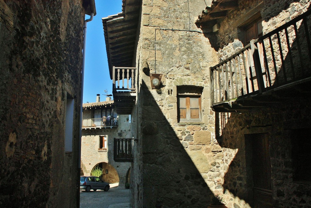 Foto: Recinto medieval - Santa Pau (Girona), España