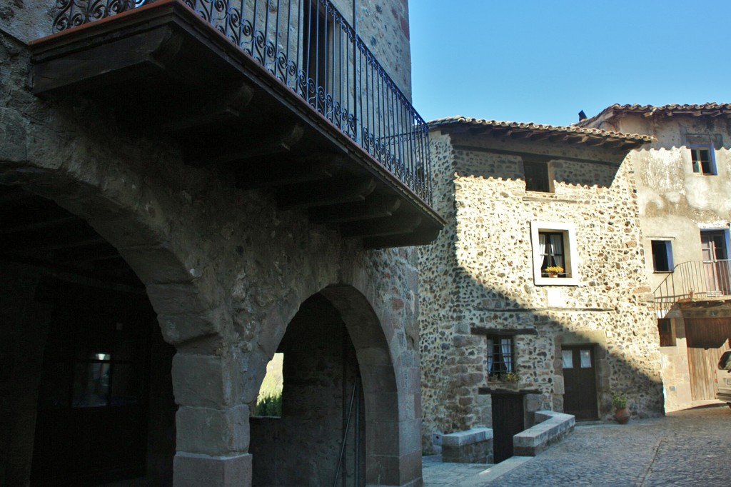 Foto: Recinto medieval - Santa Pau (Girona), España