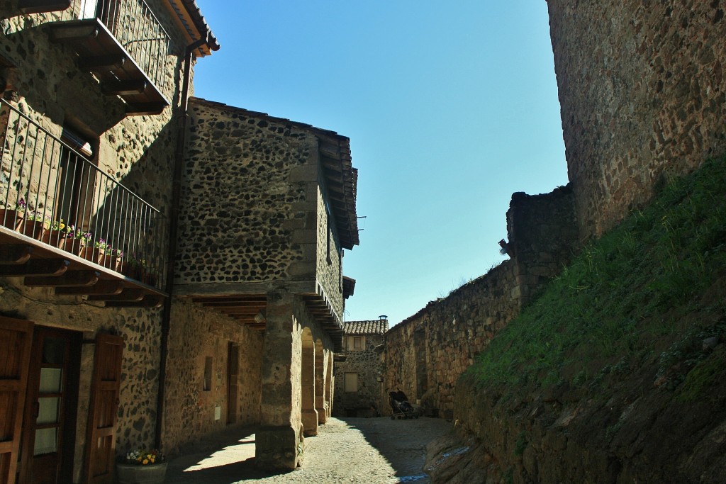 Foto: Recinto medieval - Santa Pau (Girona), España