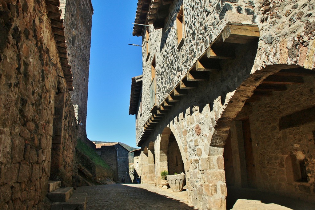 Foto: Recinto medieval - Santa Pau (Girona), España