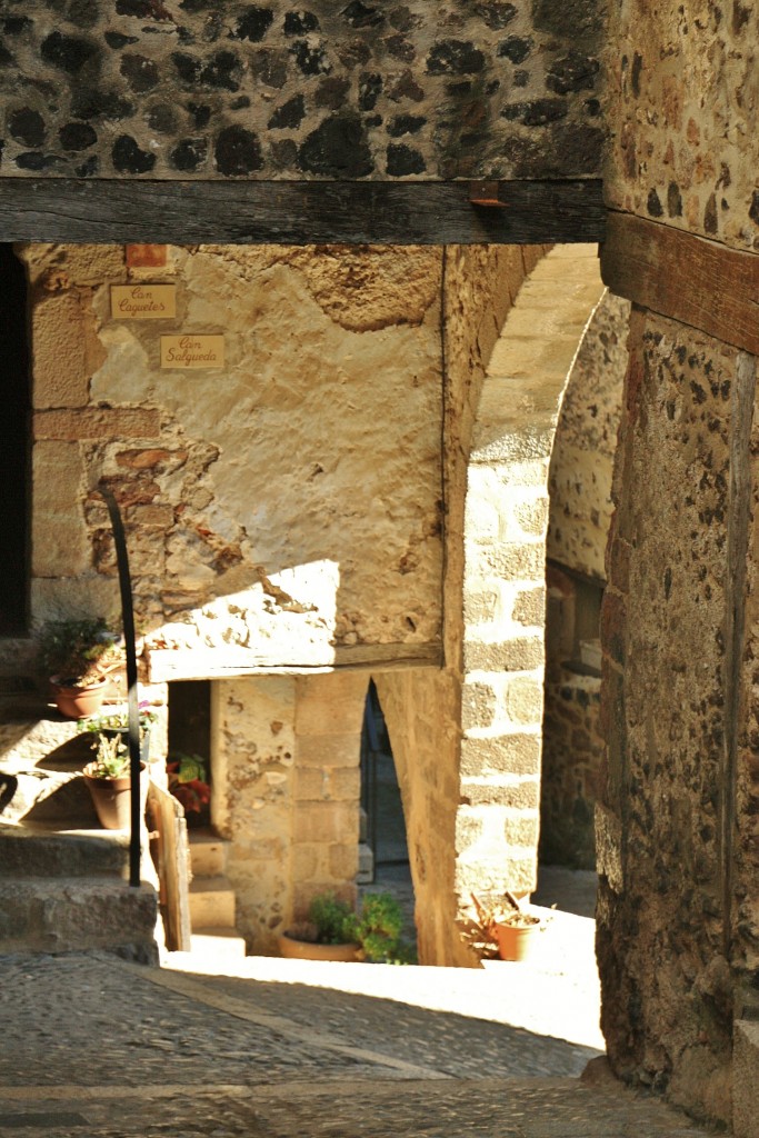 Foto: Recinto medieval - Santa Pau (Girona), España