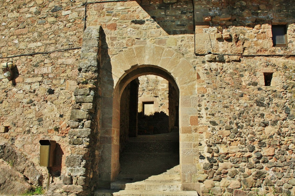 Foto: Recinto medieval - Santa Pau (Girona), España