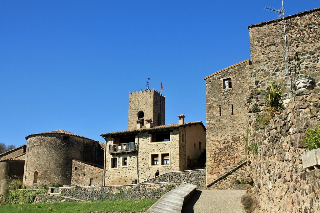 Foto: Recinto medieval - Santa Pau (Girona), España