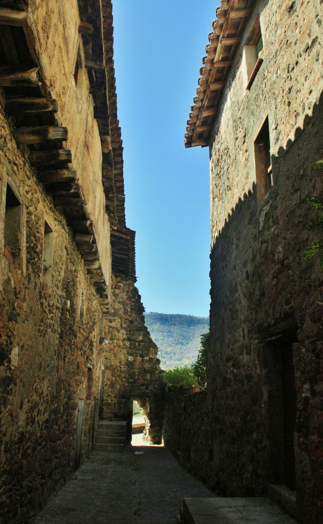 Foto: Recinto medieval - Santa Pau (Girona), España