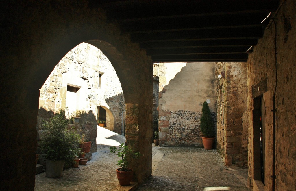 Foto: Recinto medieval - Santa Pau (Girona), España
