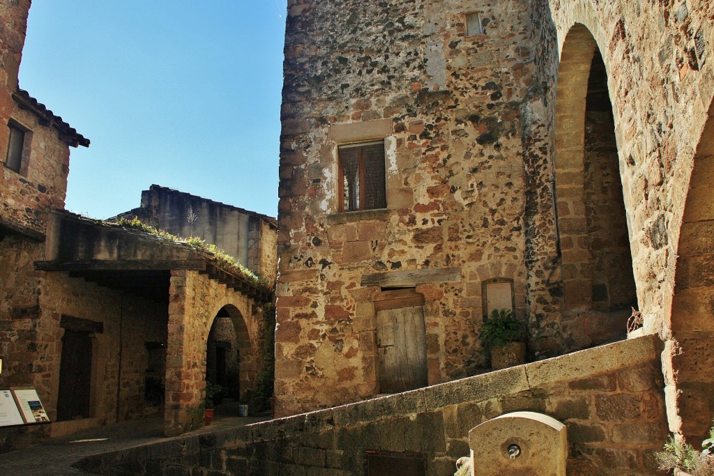 Foto: Recinto medieval - Santa Pau (Girona), España