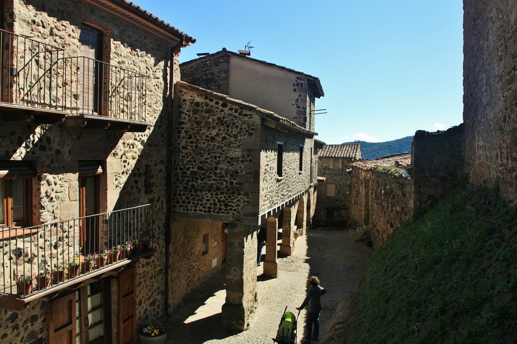 Foto: Recinto medieval - Santa Pau (Girona), España