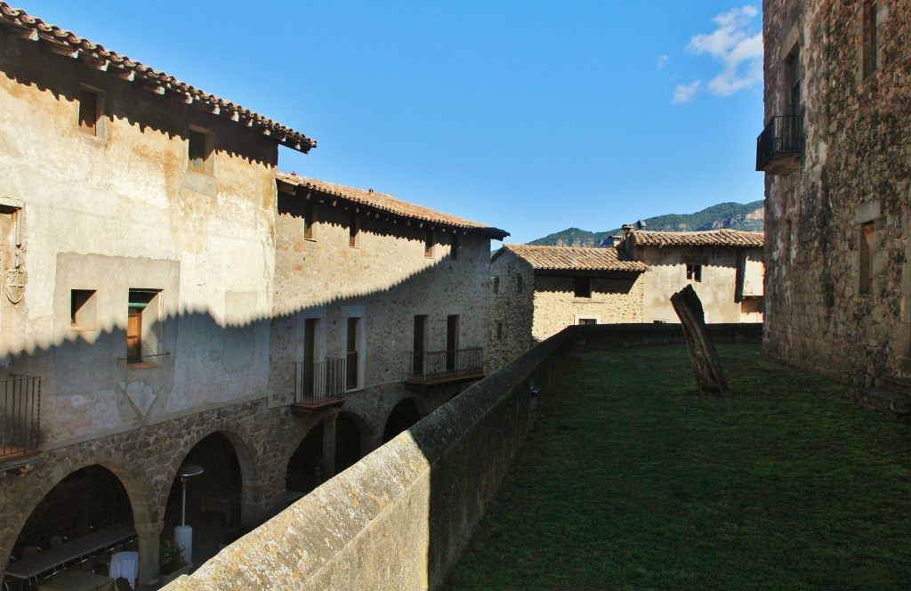 Foto: Recinto medieval - Santa Pau (Girona), España