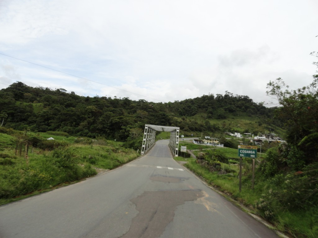 Foto: Puente antes de llegar a Cosanga - Baeza (Napo), Ecuador
