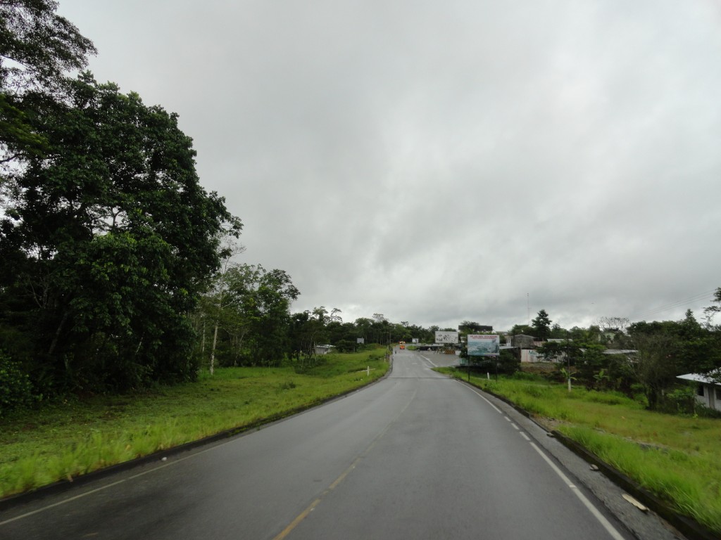 Foto: Carretera - Lago Agrio (Sucumbios), Ecuador