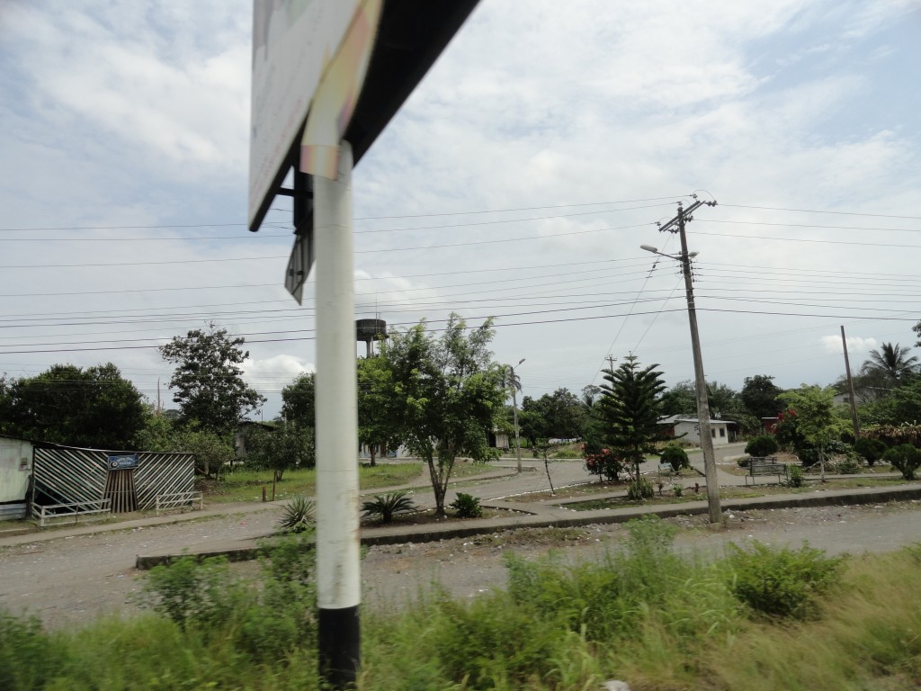 Foto: Entrando a la gran ciudad - El Coca (Orellana), Ecuador