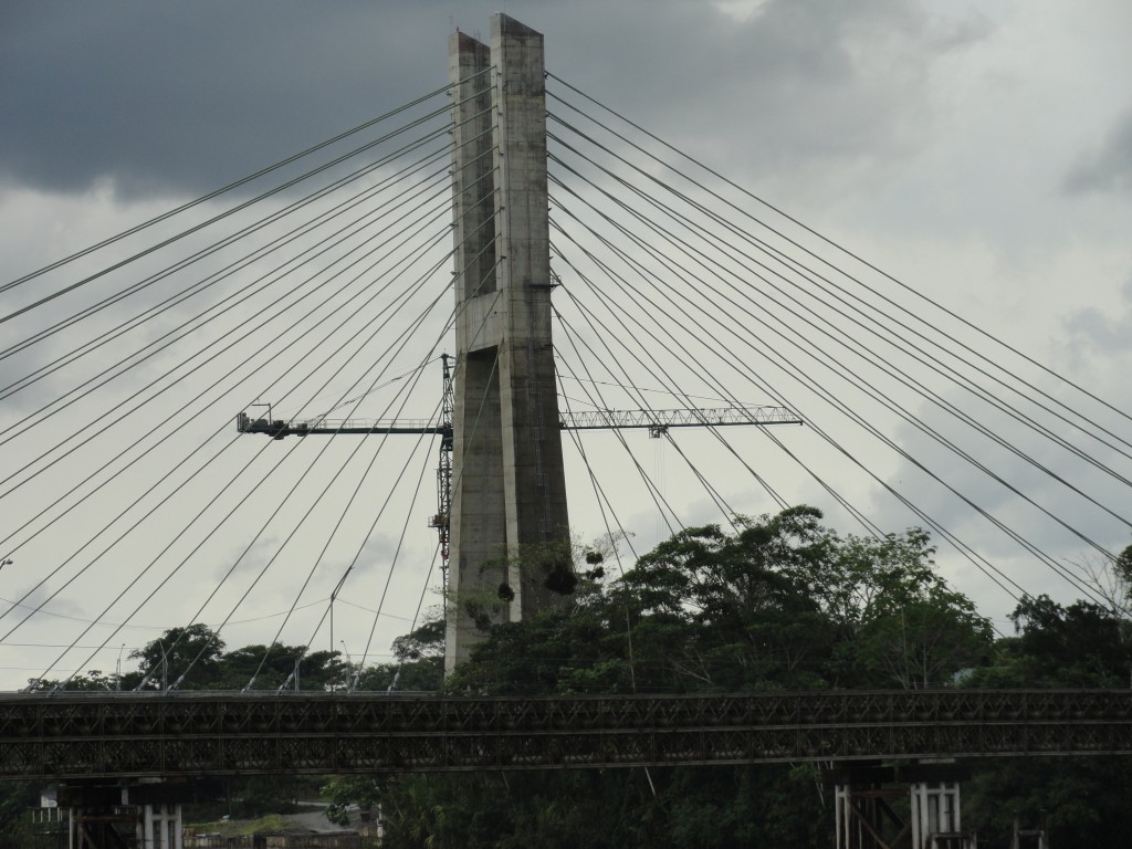 Foto: Estructura del nuevo puente - El Coca (Orellana), Ecuador