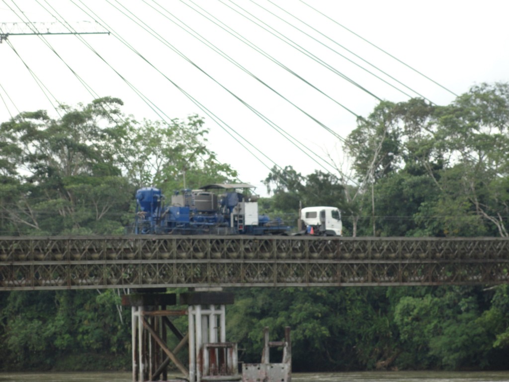 Foto: Estructura del puente antiguo - El Coca (Orellana), Ecuador