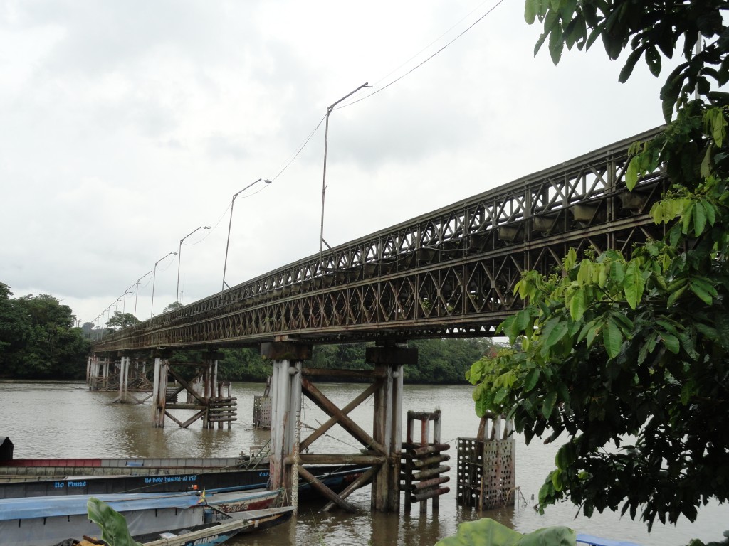 Foto: Canoas en el muelle - El Coca (Orellana), Ecuador