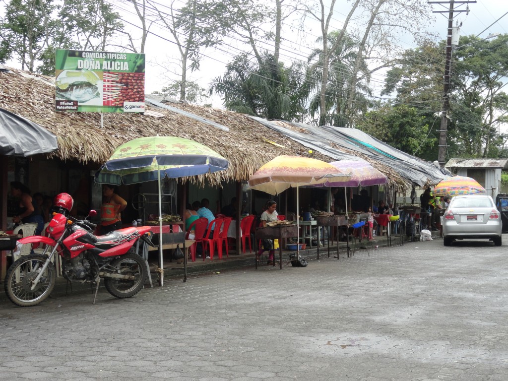 Foto: Paraderos de comidas - El Coca (Orellana), Ecuador