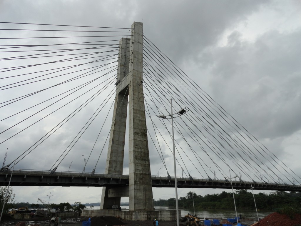 Foto: Estructura el nuevo puente - El Coca (Orellana), Ecuador