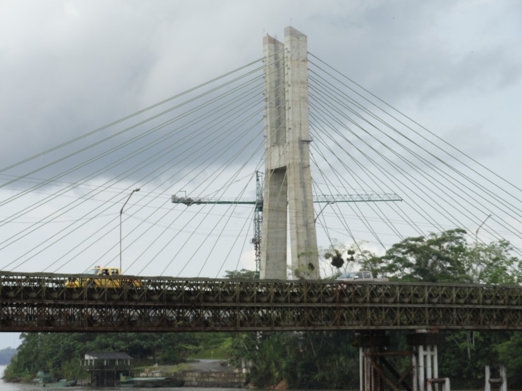 Foto: Estructura del Puente nuevo - El Coca (Orellana), Ecuador