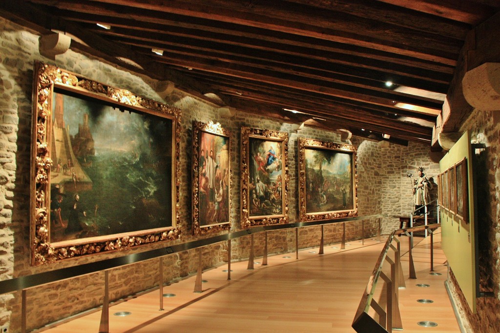 Foto: Antiguas caballerizas del castillo - Javier (Navarra), España