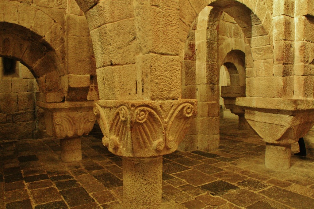 Foto: Monasterio de Leyre: cripta - Yesa (Navarra), España