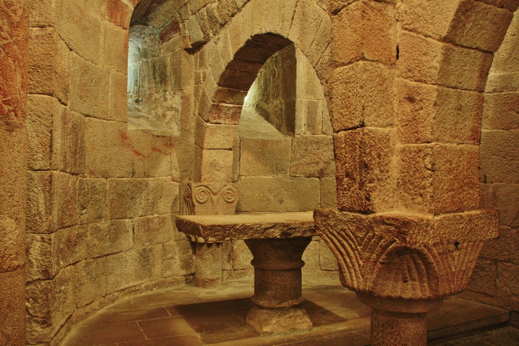 Foto: Monasterio de Leyre: cripta - Yesa (Navarra), España
