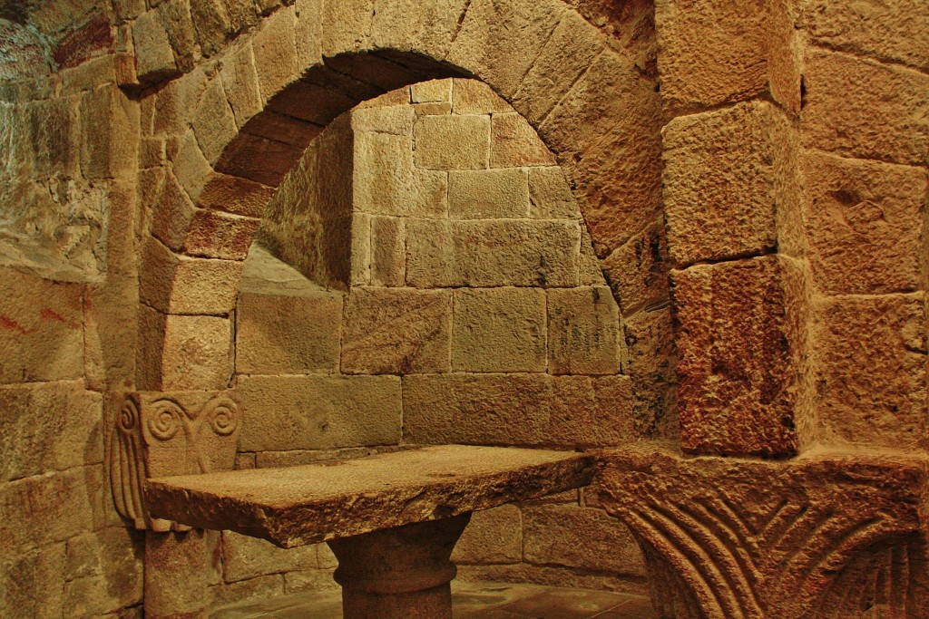 Foto: Monasterio de Leyre: cripta - Yesa (Navarra), España
