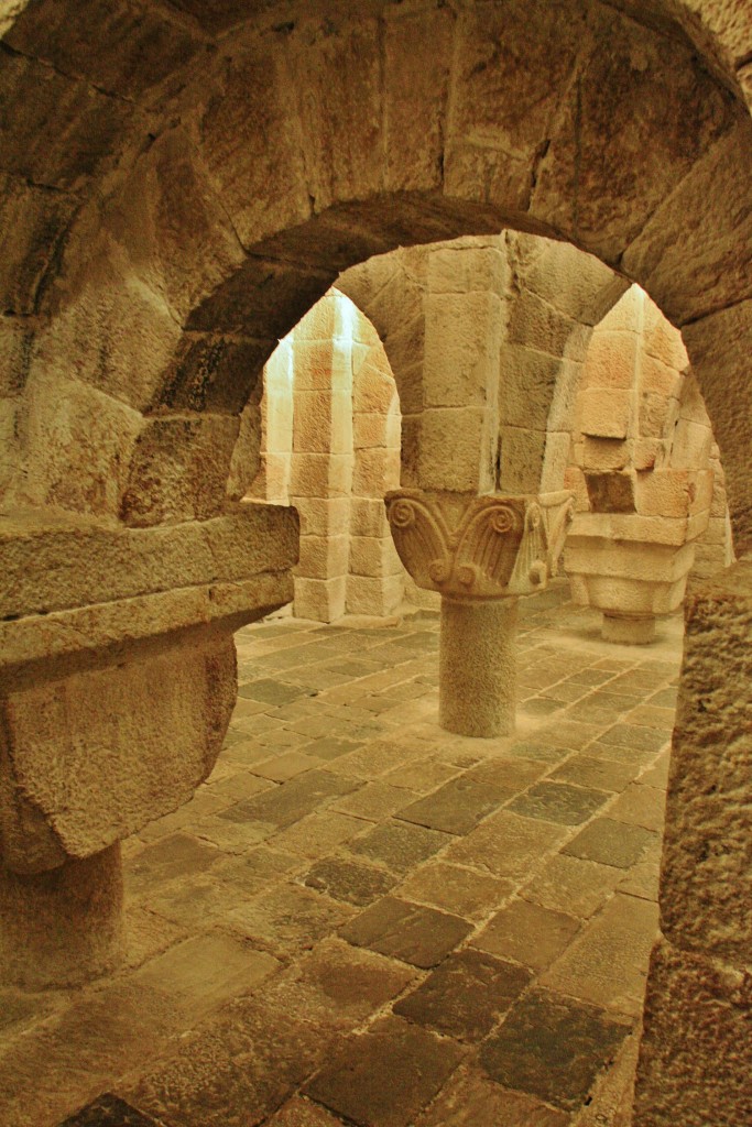 Foto: Monasterio de Leyre: cripta - Yesa (Navarra), España