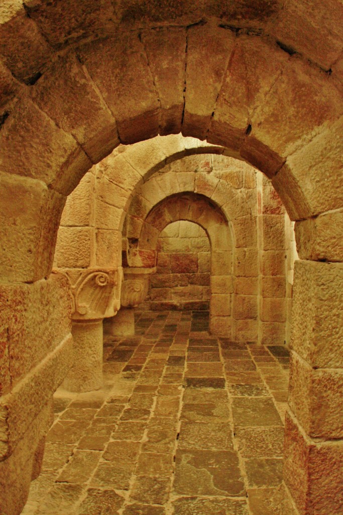 Foto: Monasterio de Leyre: cripta - Yesa (Navarra), España