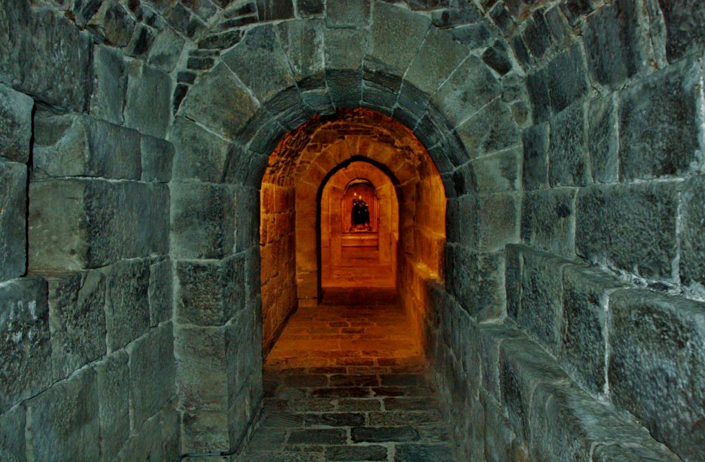 Foto: Monasterio de Leyre: Galería de San Virila - Yesa (Navarra), España