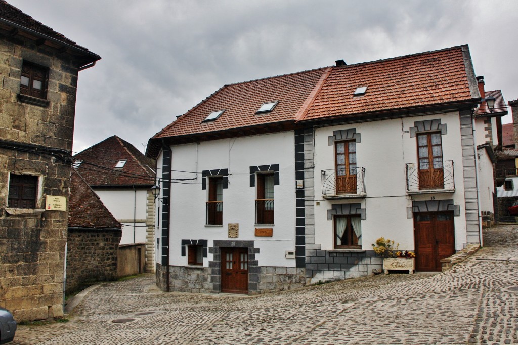 Foto: Vista del pueblo - Ezcároz (Navarra), España