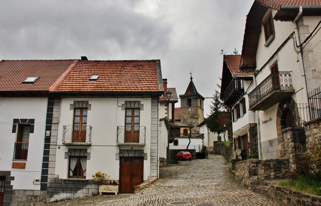 Foto: Vista del pueblo - Ezcároz (Navarra), España