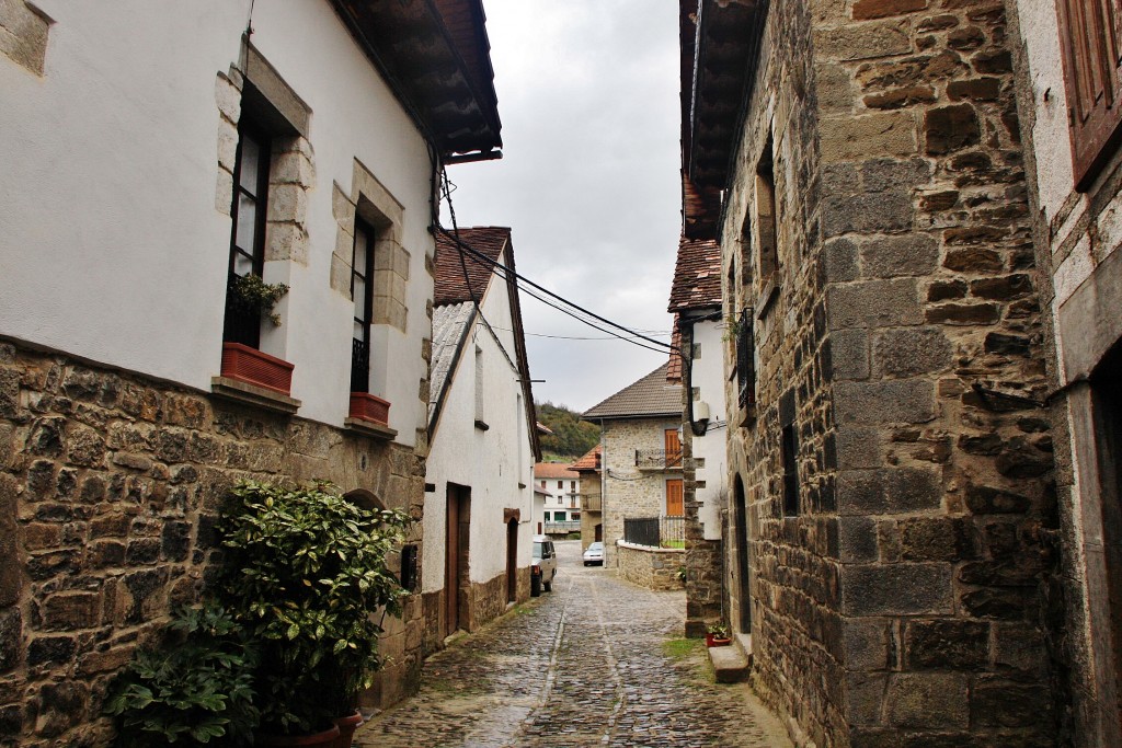 Foto: Vista del pueblo - Ezcároz (Navarra), España