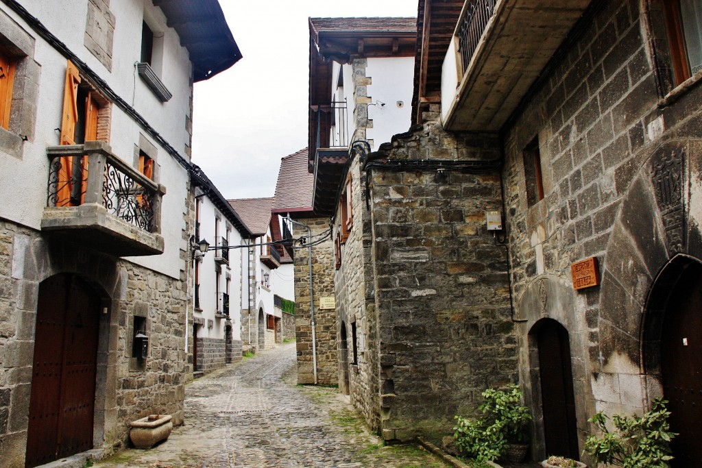 Foto: Vista del pueblo - Ezcároz (Navarra), España