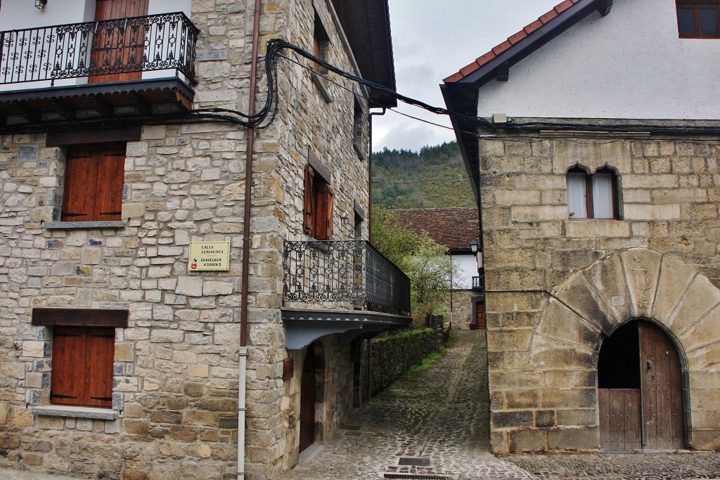 Foto: Vista del pueblo - Ezcároz (Navarra), España