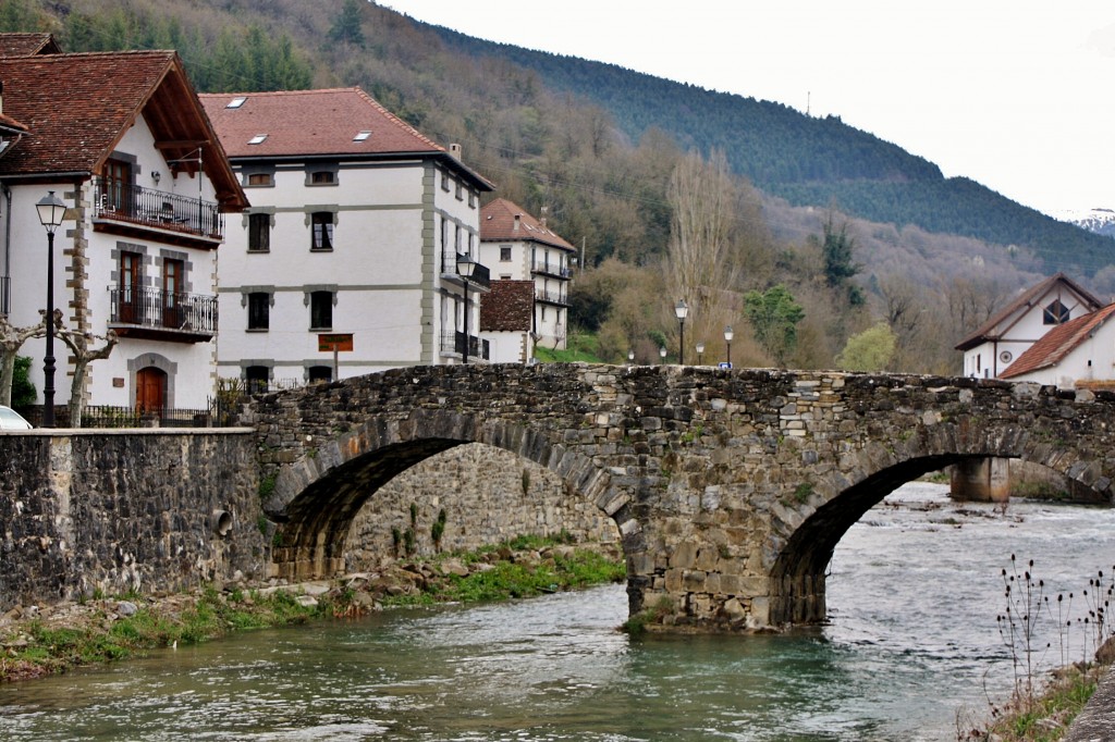 Foto: Puente románico - Ochagavía (Navarra), España