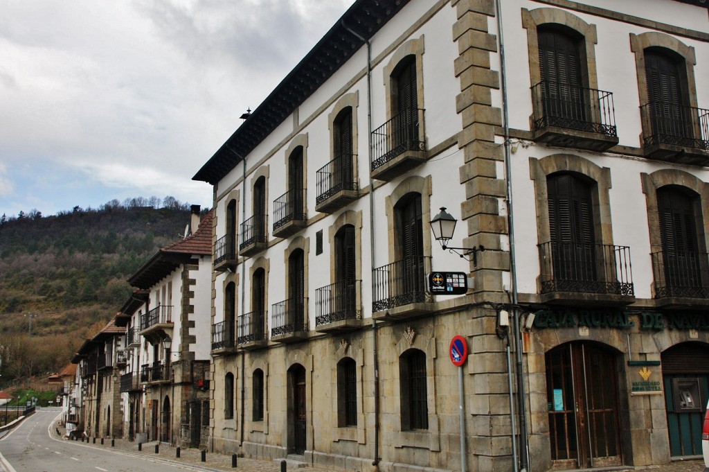 Foto: Vista del pueblo - Ochagavía (Navarra), España