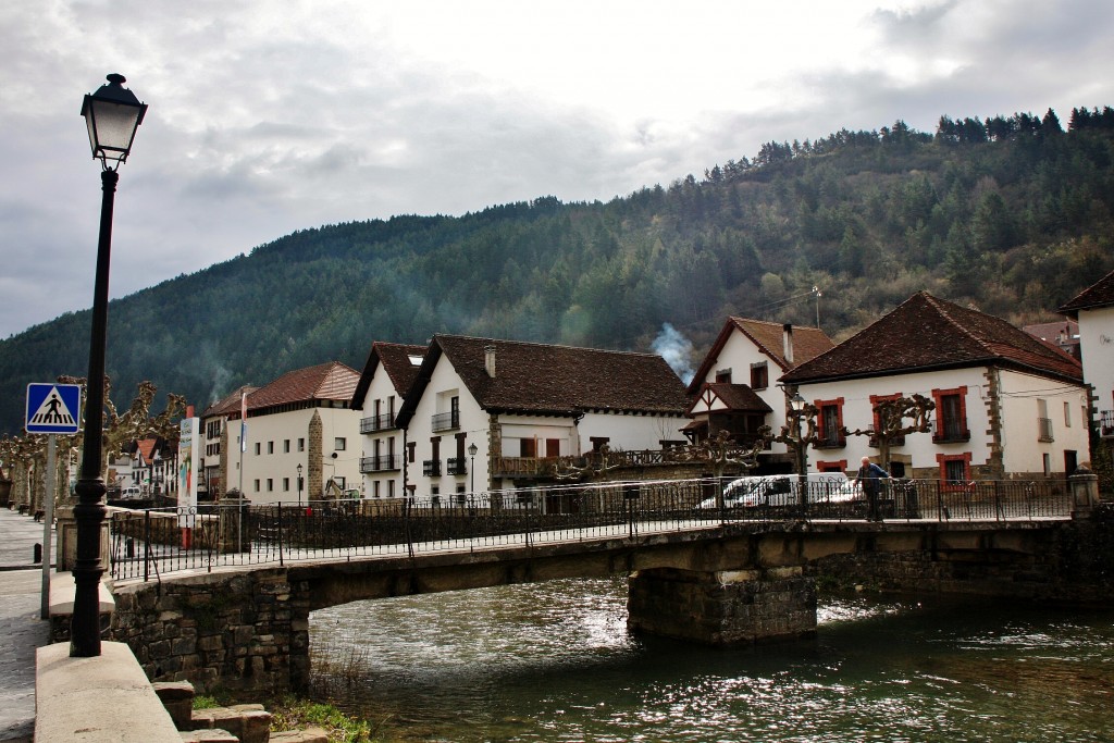 Foto: Vista del pueblo - Ochagavía (Navarra), España