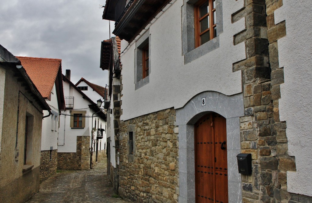 Foto: Vista del pueblo - Ochagavía (Navarra), España