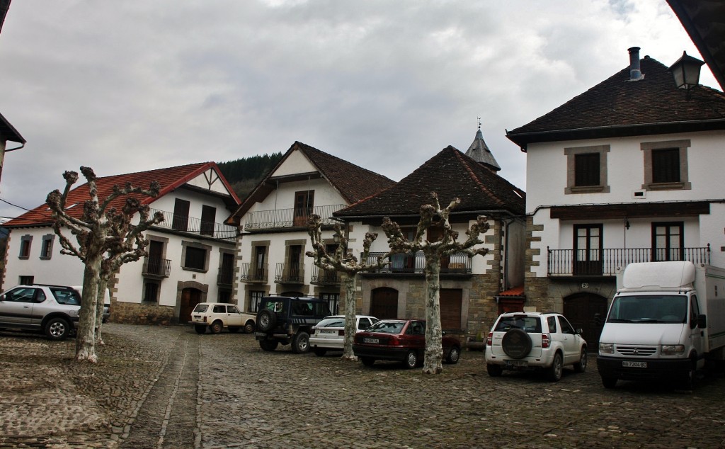 Foto: Vista del pueblo - Ochagavía (Navarra), España