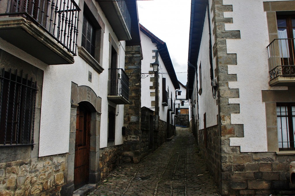 Foto: Vista del pueblo - Ochagavía (Navarra), España