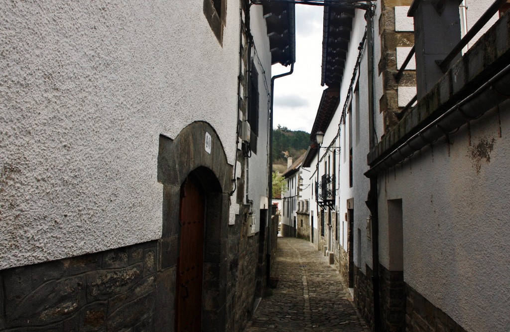 Foto: Vista del pueblo - Ochagavía (Navarra), España